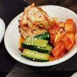炭火焼肉 華やま - キムチ盛り合わせ
