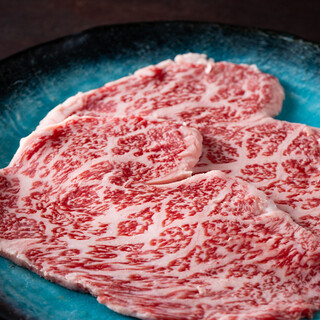 Enjoy our proud [Wagyu beef lean meat]! Enjoy wagyu beef loin with egg yolk♪