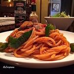 Panonica - 沙拉與那不勒斯義大利麵