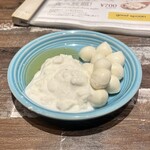 good spoon Handmade Cheese & Pizzeria - チーズブッフェ　770円　ストラッチャテッラ✖︎モッツァレラ　ハチミツかけ♥︎︎