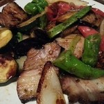 ヘンドリクス カリー バー - 厚切りベーコンと茄子