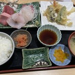 和久 - 本まぐろと地魚の刺身に天ぷら付き定食