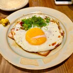 乍旨司 - この日は中秋の名月。そんなわけで、煮豚の月見乗せ。