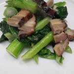 小吃酒家 鮮 - 手作りベーコンと季節の青菜炒め