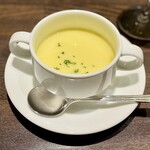 ラトリエ プリュ - ランチに付くコーンスープ