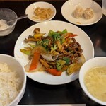 Chuuka Yamucha Kanei - 牛肉とブロッコリーの炒め 1250円。