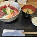 まぐろLabo - 海鮮丼1000円