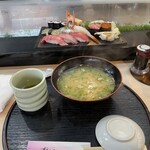 すしざんまい 本店 - 汁物も付きます