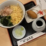 蕎麦きり 京橋 山茂登 - 冷やしたぬき（大盛り）、お稲荷さん1ヶ