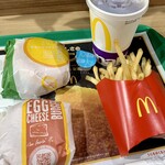 マクドナルド イオン尼崎店 - エグチセット(¥540)、チキンクリスプ(¥180)   計¥720
                                計算上フライドポテトMが¥100で食べられたことになる。
                                おそらく40年ぶりに食べたポテトの量の多さには愕然とさせられた。