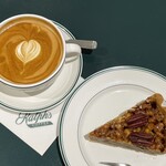 Ralph's Coffee - チェスナッツ&ナッツタルトとフラットホワイト