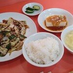 香港苑 - ライスはお代わり自由です。