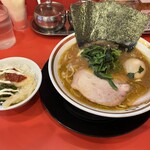 横浜家系ラーメン 裏大輝家 - ラーメン+ライス