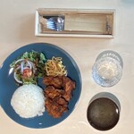 Cozy Cafe & Bar beyond - 