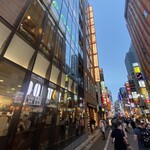 Horumon Yaki Kouei - 新宿東口からほど近い　靖国通りを渡ってすぐの
                        
                        『すずやビル』8階にある『幸栄新宿東口店』
