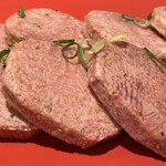 禅 - タン塩　じっくり焼いて表面カリカリ、中、ジューシー。最初からがつんと旨いです。