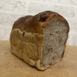 Boulangerie l'anis - クルミの食パン