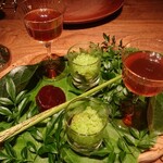 Fujiya 1935 - 温かいゼリー紅茶とキューバリブレ（グラス）　黒イチジクとミントのグラニテ（小さいグラス）タルトタタン　