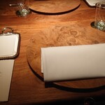 Fujiya 1935 - 着席（左上のトレイは小物置きとかにどうぞとのこと）