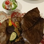 フェニックス・シーガイア・オーシャン・タワー - ハーブ牛ロースのほう葉包み焼き