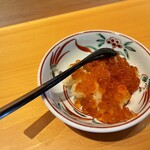 SUSHI TOKYO TEN、 - いくらこぼし。どういう下味の付け方なのかはあんまりわからなかったですが、あんまり辛く無いいくらで甘さもあっていくら単体がかなり美味しいです。ご飯もちょうど良い量にしてあるので満腹になり過ぎずいいです。