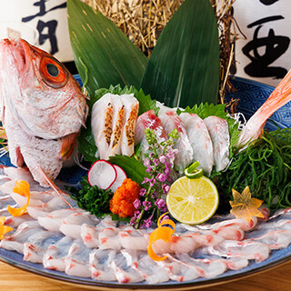 The shape of the Nodoguro fish served with homemade ponzu sauce is exquisite.