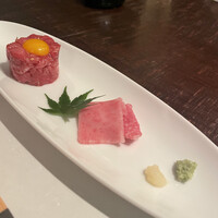 牛牛 西麻布 総本店 - 牛の刺身と牛牛ユッケ