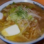 知床料理 一休屋 - 味噌ラーメンです。＋バター増しにしました。