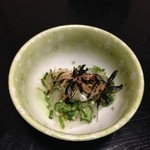 炭火焼牛タン 多賀城 - お通しのいかとおくら　　　　￥２００