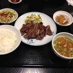 炭火焼牛タン 多賀城 - 牛タン１，５倍定食だ夜はスープがつくらしい