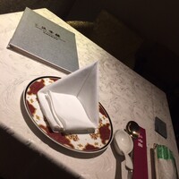 筑紫樓 銀座店 - 昼からリッチ気分。これからラーメン食べるとは思えないセッティング。