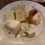 にと - チーズ盛り合わせ　ブルーチーズたまらんわ