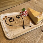 うのまち珈琲店 - 映えデコなんヤケド、チーズケーキが落ち遭難です(°▽°)