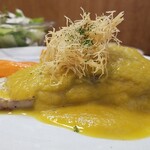 キッチン ブルー グローブ - カダイフも山盛りです