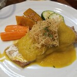 キッチン ブルー グローブ - いなだポワレのアップ