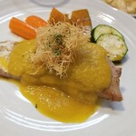 キッチン ブルー グローブ - 反対側から、ソフリットソースはたっぷり！