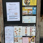 カフェ・マディ - お店の外のメニュー看板