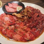 やきにく炭や - 焼肉盛り合わせ