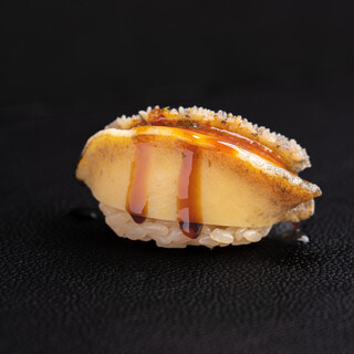 “浅蜊売り”から始まった商店の歴史から貝鮨を種類豊富にご用意