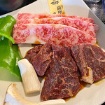 Shiawaseno Yakiniku Tabehoudai Kamimura Bokujou - 薩摩牛カルビとハラミ
