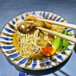 うずとかみなり - 一般的な「冷やし中華」では見る事が無い穂先メンマ