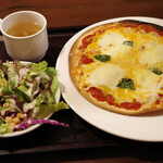 ピザとワイン トリバキッチン グリッツ - マルゲリータランチ