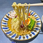 うずとかみなり - 自家製の中太麺は、つけ麺用のツルツル食感とラーメン用のモチっと食感の麺を合わせた様な食感