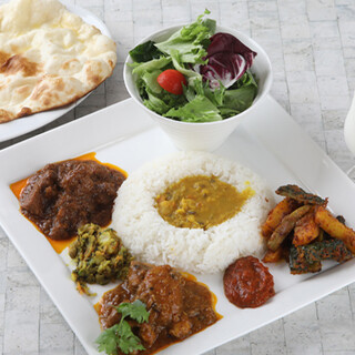 We offer carefully selected exquisite spice curry. Dalbert is recommended