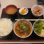 酒場 メモリー - もつ煮込み定食 \700