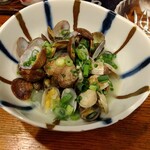 やき鳥三太郎 - あさりバター 770円(税込)(2023年8月9日撮影)