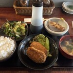 Neo Izaka Banzai - メンチカツ定食　850円