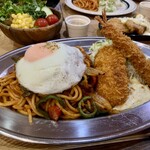 キッチン あずま - ⭐︎ 昭和ナポリタン盛り合わせ    税込 １,０８０ 円
      ※ 盛り合わせ（カニコロ・海老フライ）味噌汁付