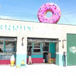 BAKE STUDIO OKAZAKI 岡崎製パン所 - バーガー店の隣のドーナツ屋さん