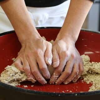 選りすぐりのそば粉で作った二八蕎麦が自慢！